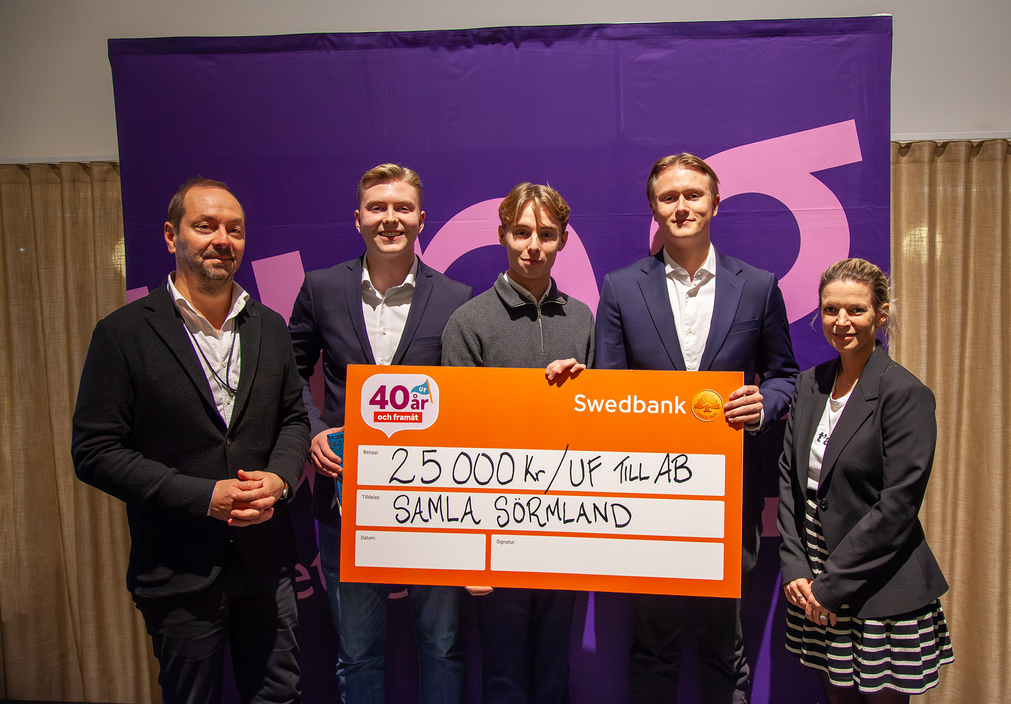 samla sörmland tar emot uf till ab stipendiet. swedbank var tävlingsvärd