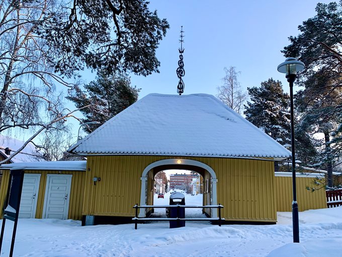 En bild som visar utomhus, träd, himmel, snöAutomatiskt genererad beskrivning