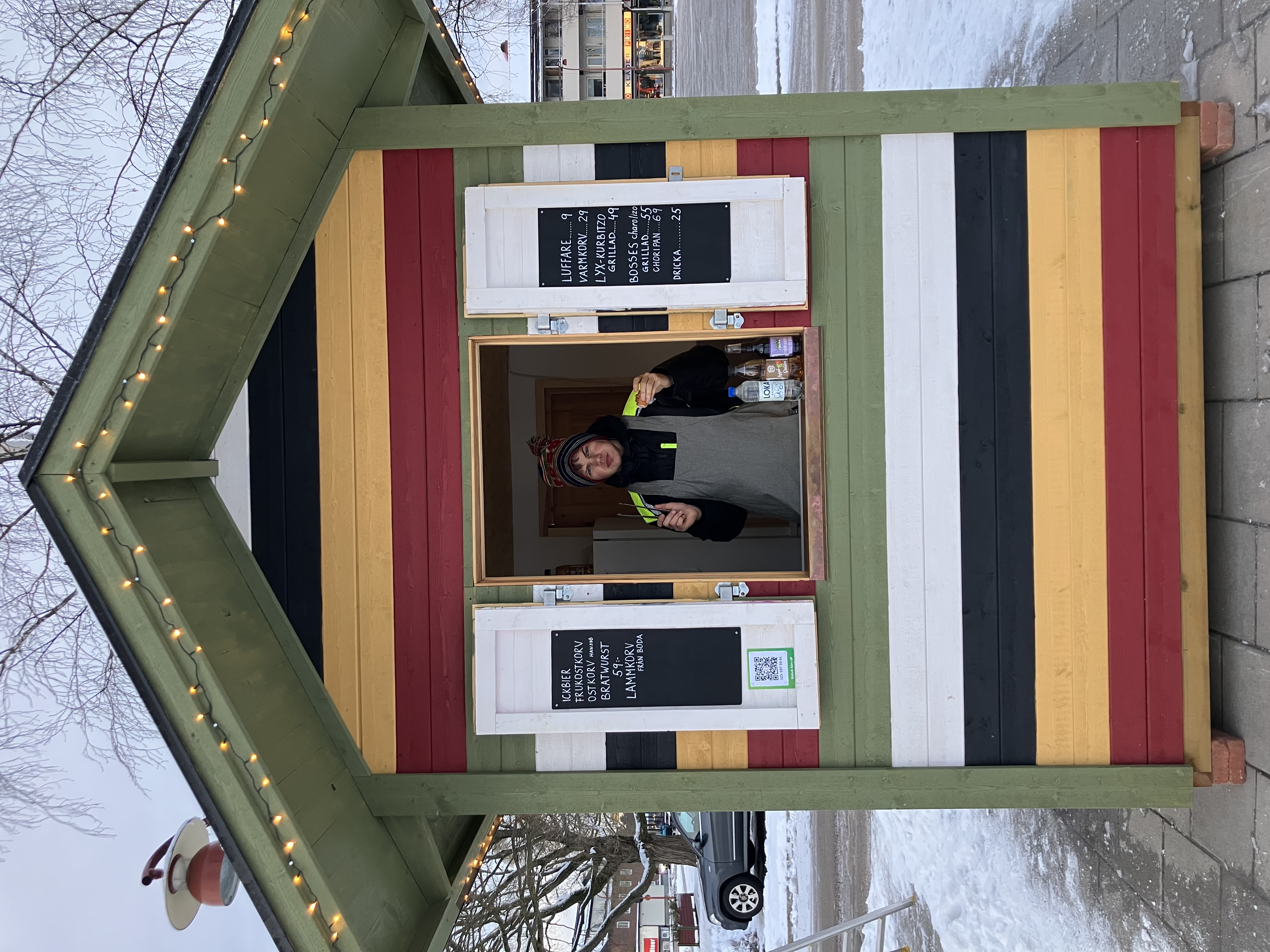 Filip i sin Korvkiosk i centrala Rättvik