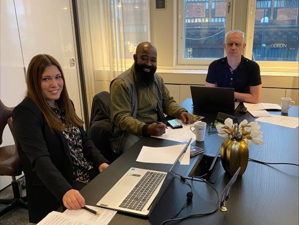 Juryn 2025, bestående av Louise Samuelsson, Leonardo Pool Rodriguez och John Downey, är beredda att ta del av elevernas bidrag.