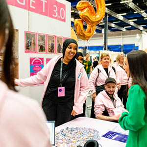 utställare på mässgolvet under sm i ung företagsamhet