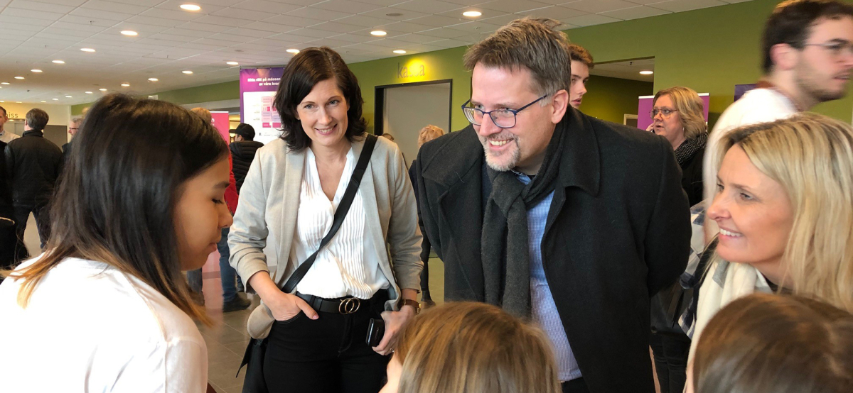 Alexandra, Claes och Lotta från Skaraborgs kommunalförbund möter elever på Idéer som gör det möjligt 2020.