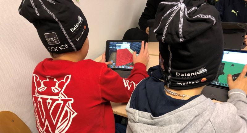 Eleverna på Källby gård är med vinnarmössorna på redan igång med nästa skolprojekt i Minecraft!