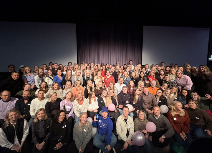 en gruppbild på alla medarbetare i Ung Företagsamhet