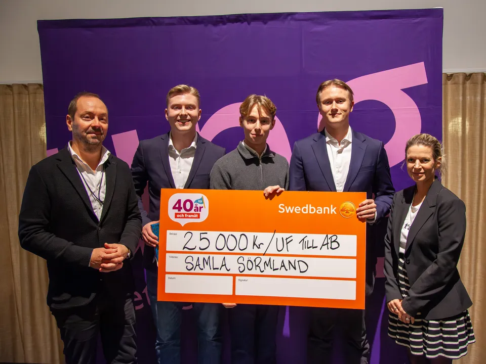 samla sörmland tar emot uf till ab stipendiet. swedbank var tävlingsvärd